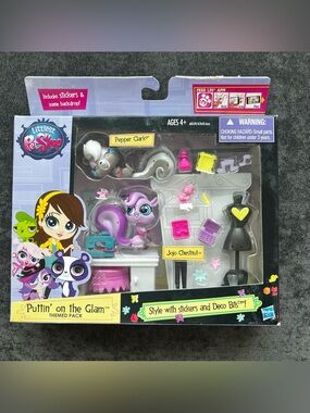 NIB Littlest Pet Shop Puttin’ On The Glam Playset